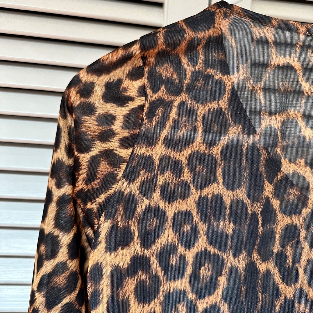 Vintage 1980s Yvan & Marzia Paris Sheer Nylon Leopard Print Long Sleeve Top - Picture 6 of 11